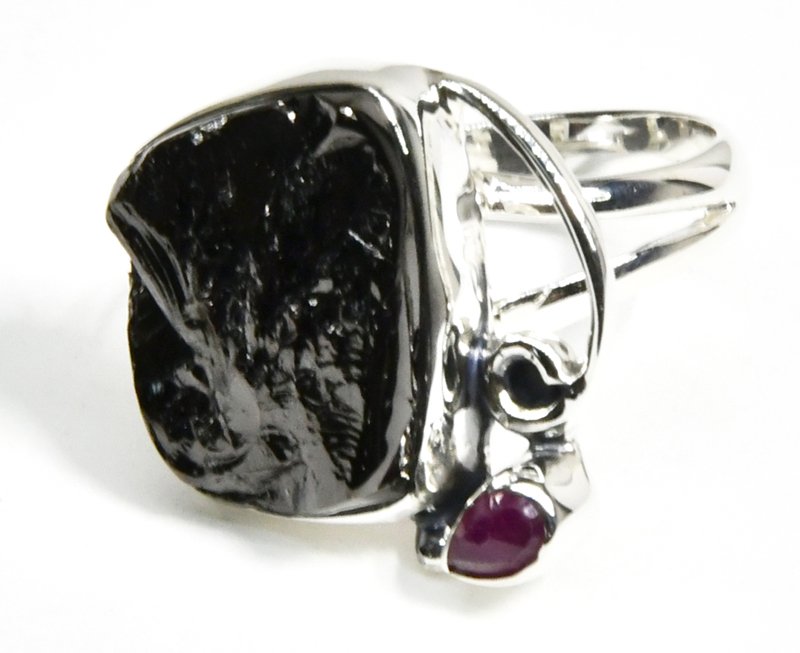 (image for) size 6 Ruby Shungite ring